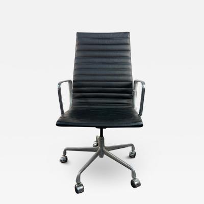 Charles Ray Eames Eames Aluminum Group Executive Chair in Black Leather