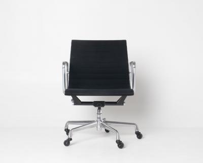 Charles Ray Eames Eames Aluminum Group Management Chair
