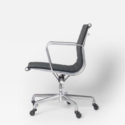 Charles Ray Eames Eames Aluminum Group Management Chair