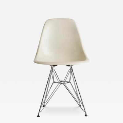 Charles Ray Eames Eames Molded Fiberglass Side Chair White