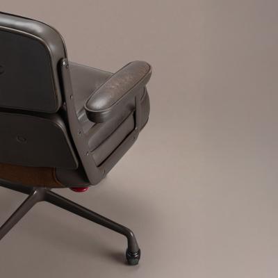 Charles Ray Eames Eames time Life Executive Chair by Herman Miller in Brown Leather Brown Frame