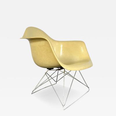 Charles Ray Eames Early Eames LAR Fiberglass Armshell Lounge Chair for Herman Miller