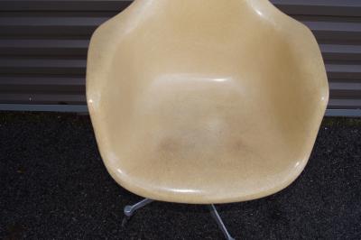 Charles Ray Eames Fiberglass Swivel Chair by Charles Ray Eames for Herman Miller
