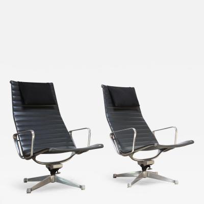 Charles & Ray Eames - Pair of Early Eames Aluminum Group Chairs