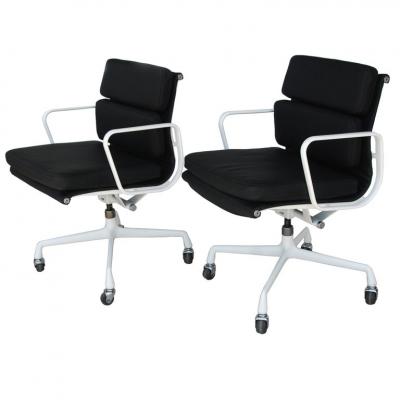Charles Ray Eames Pair of Restored Herman Miller Eames Aluminum Group Management Chairs