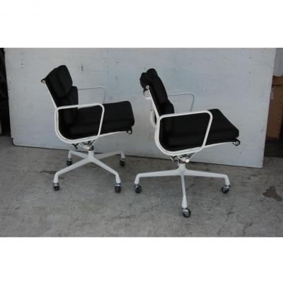 Charles Ray Eames Pair of Restored Herman Miller Eames Aluminum Group Management Chairs
