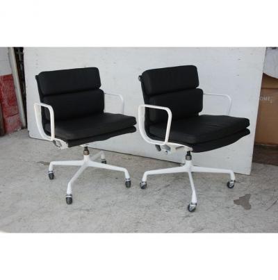 Charles Ray Eames Pair of Restored Herman Miller Eames Aluminum Group Management Chairs