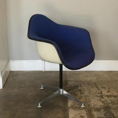 Charles and Ray Eames Molded Swivel Armchair by Charles and Ray Eames