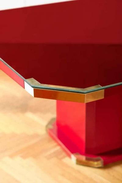 China red lacquered hexagonal table with brass details and cut crystal shelf