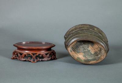 Chinese Archaic Design Bronze Vase