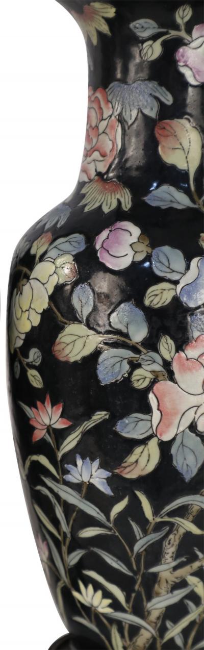 Chinese Black and Floral Motif Table Lamp