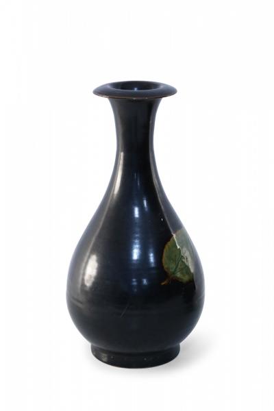 Chinese Black and Green Leaf Glazed Porcelain Pear Vase