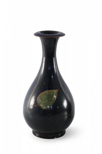 Chinese Black and Green Leaf Glazed Porcelain Pear Vase