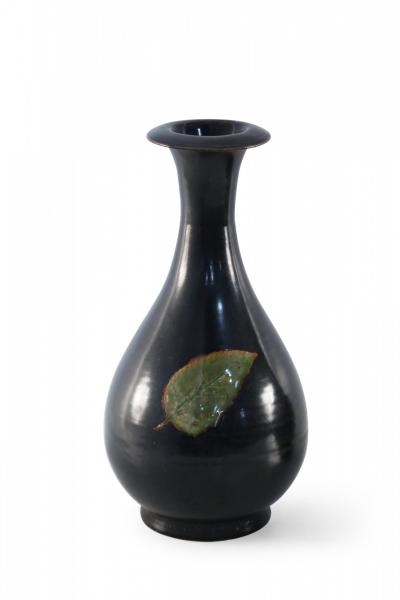 Chinese Black and Green Leaf Glazed Porcelain Pear Vase