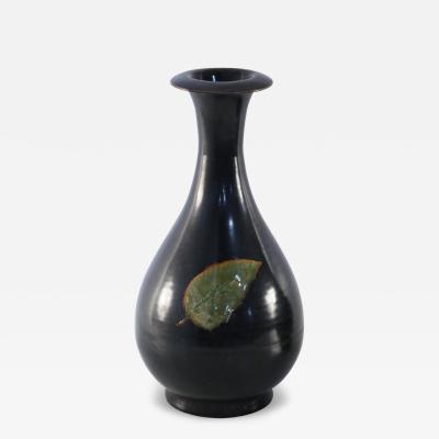 Chinese Black and Green Leaf Glazed Porcelain Pear Vase