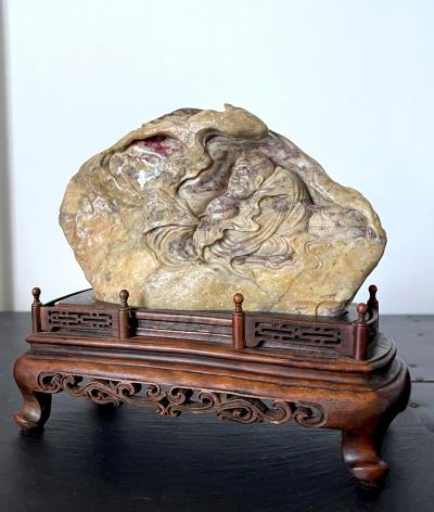 Chinese Chicken Blood Stone Carving of Bodhidharma on Wood Stand