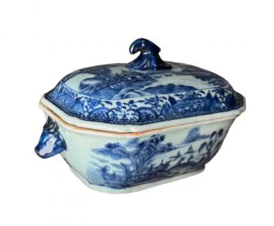 Chinese Export Blue White Porcelain Coved Tureen 19th Century