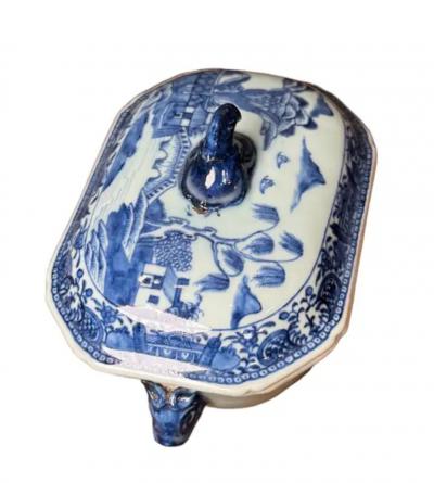 Chinese Export Blue White Porcelain Coved Tureen 19th Century