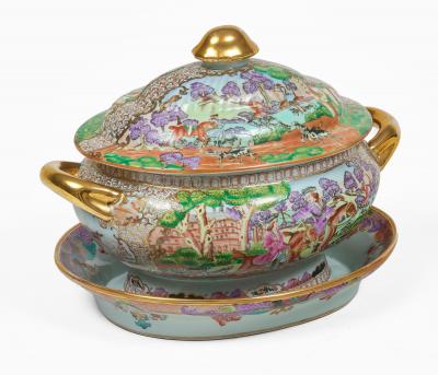 Chinese Export Covered Tureen and Stand Qianlong Style