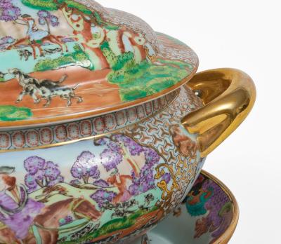 Chinese Export Covered Tureen and Stand Qianlong Style