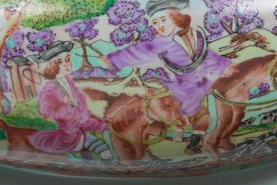 Chinese Export Covered Tureen and Stand Qianlong Style