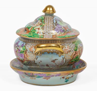 Chinese Export Covered Tureen and Stand Qianlong Style