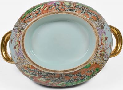 Chinese Export Covered Tureen and Stand Qianlong Style