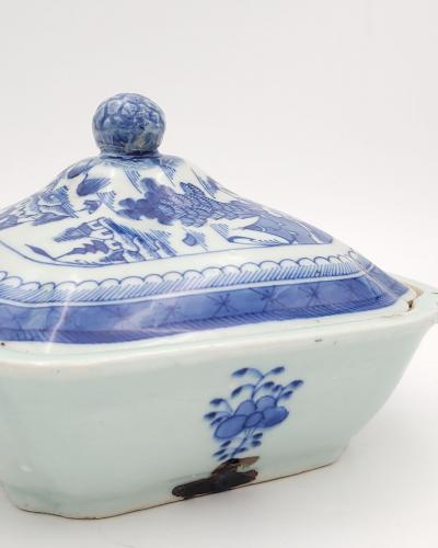 Chinese Export Porcelain Covered Vegetable Dish circa 1870