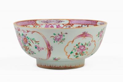 Chinese Export Qianlong Famille Rose Porcelain Small Bowl