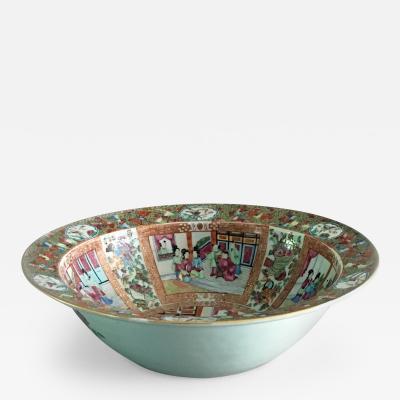 Chinese Export Qing Dynasty Famille Rose Mandarin Bowl