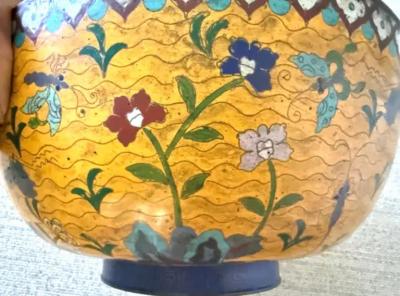 Chinese Export Qing Dynasty Qianlong Large Decorative Cloissone Enamel Bowl