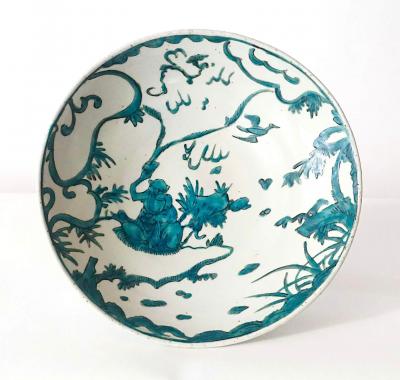 Chinese Ming Dynasty Swatow Polychrome Enamelled Shallow Bowl circa 1600