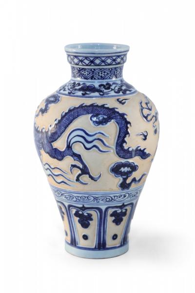Chinese Peach White and Blue Dragon Motif Porcelain Vase