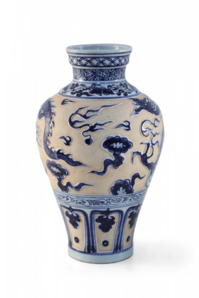 Chinese Peach White and Blue Dragon Motif Porcelain Vase