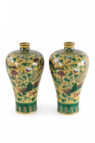 Chinese Qing Dynasty Style Yellow and Green Dragon Meiping Porcelain Vases