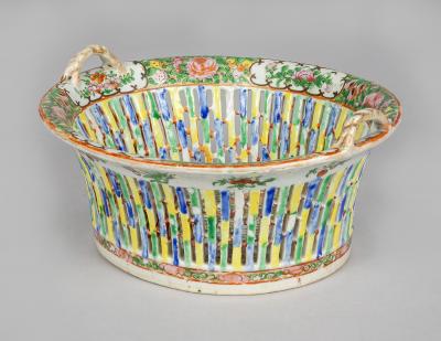 Chinese Qing Rose Medallion Chestnut Basket