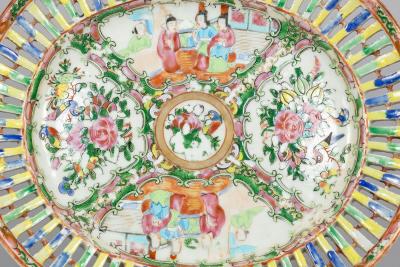 Chinese Qing Rose Medallion Chestnut Basket