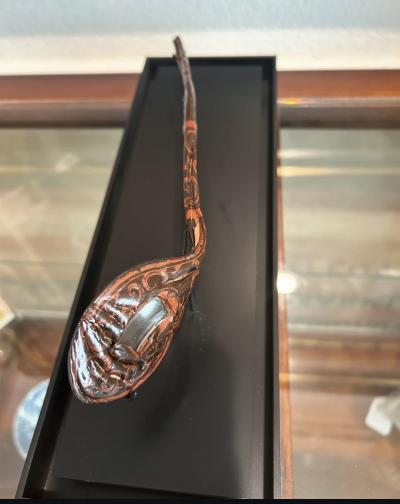 Chinese School A RARE CRYSTAL INLAID RED AND BLACK LACQUERED RITUAL SPOON BI