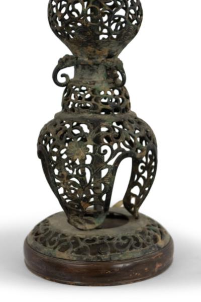 Chinese Style Black Iron Filigree Table Lamp