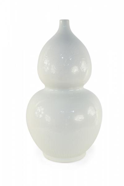 Chinese White Double Gourd Dragon Motif Porcelain Bottle