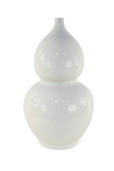 Chinese White Double Gourd Dragon Motif Porcelain Bottle