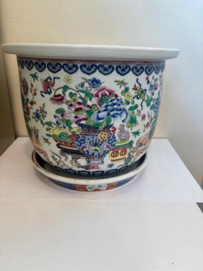 Chinese multicolored decorated porcelain jardiniere
