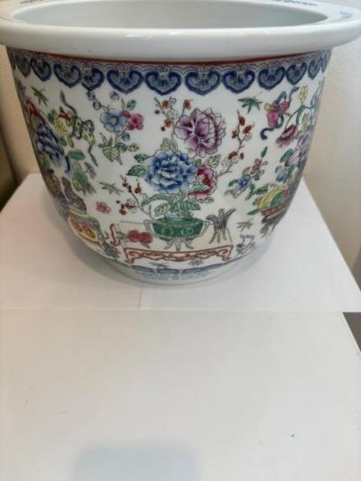 Chinese multicolored decorated porcelain jardiniere