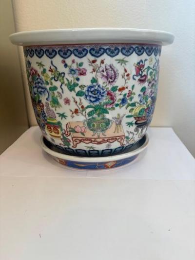 Chinese multicolored decorated porcelain jardiniere