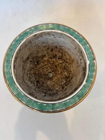 Chinese yellow floral and bird decorated round cashpot