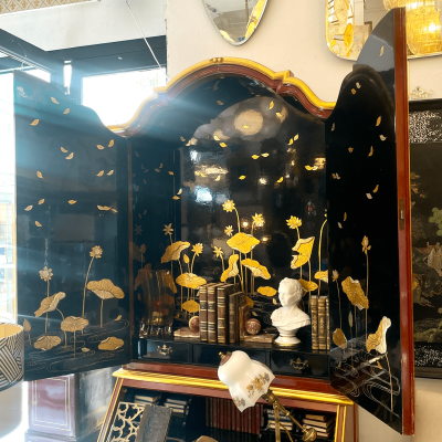 Chinoiseries Red Lacquered Bureau Abattant France XX century