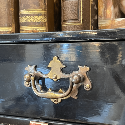 Chinoiseries Red Lacquered Bureau Abattant France XX century