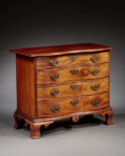 Chippendale Oxbow Chest with a Shaped Shell Carved Pendant