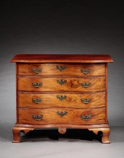 Chippendale Oxbow Chest with a Shaped Shell Carved Pendant