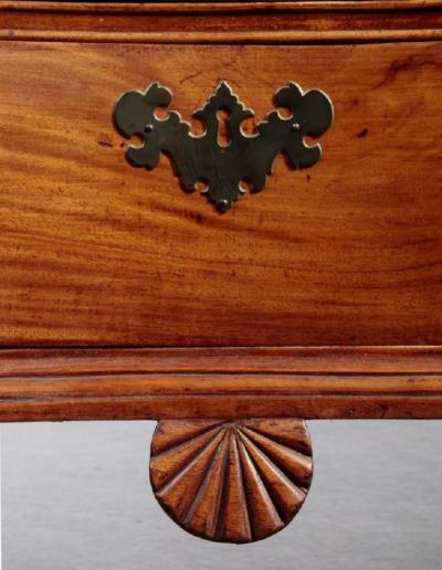 Chippendale Oxbow Chest with a Shaped Shell Carved Pendant
